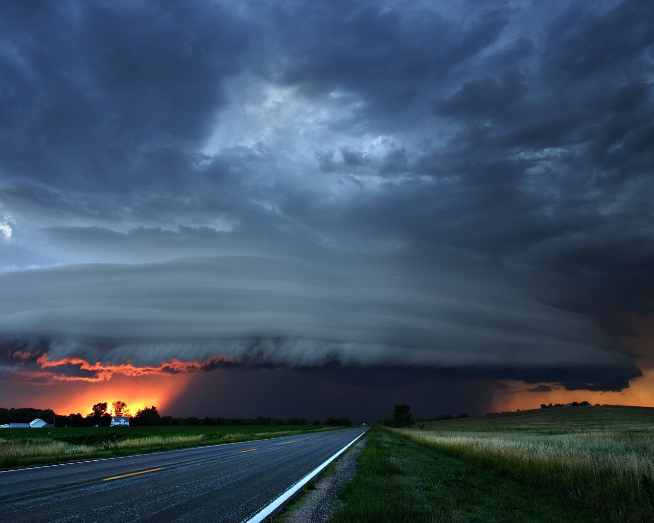 sturm wolken straße