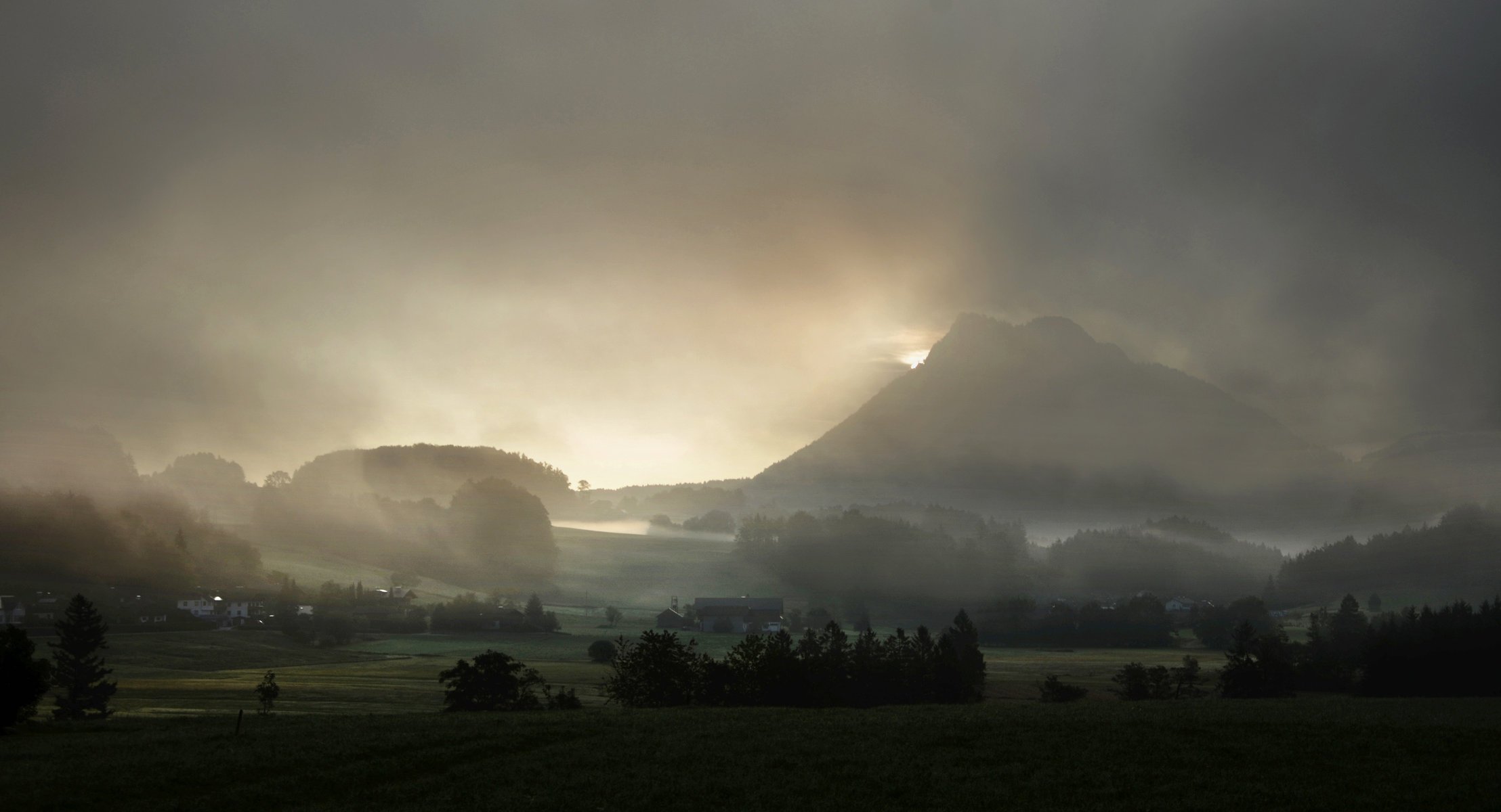 brouillard maisons montagnes règlement arbres