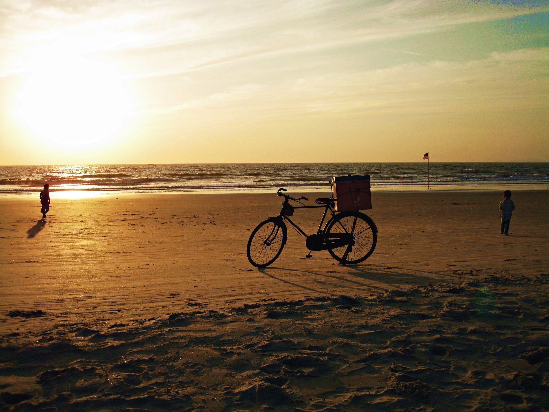 india bicicletta oceano mare tramonto