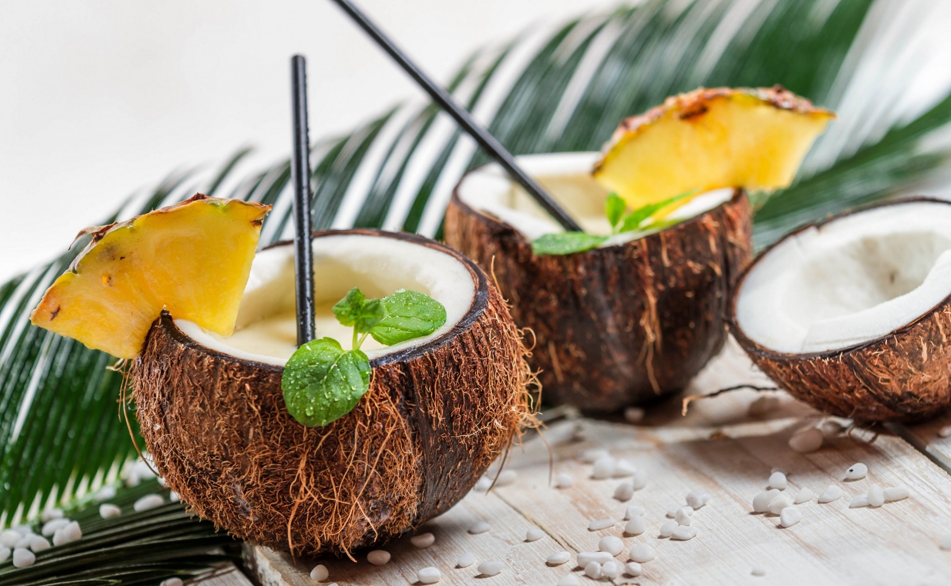 cocco ananas pina colada cocktail