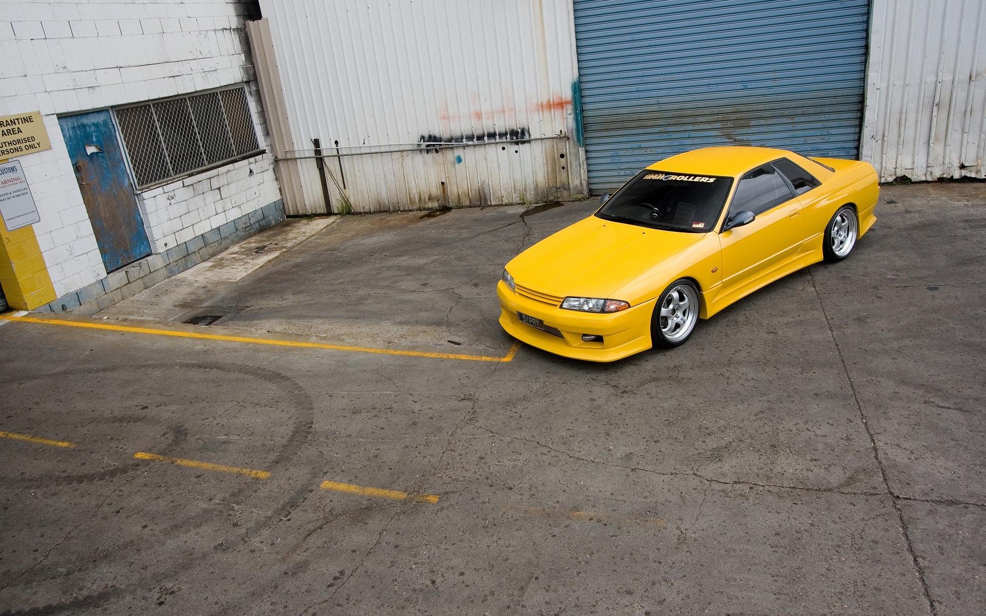 nissan skyline r32 yellow