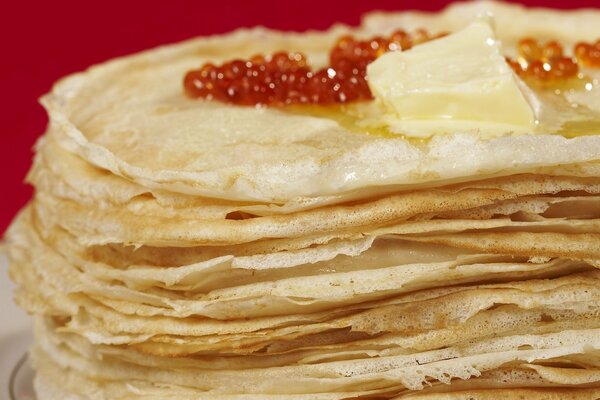 Pfannkuchen mit rotem Kaviar-Traditionen Russlands