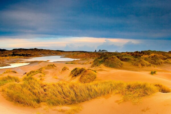 Paysage de sable avec des nuages