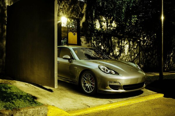 Porsche ni siquiera en la calle puede pasar