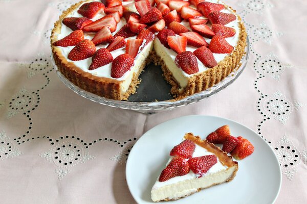 Dessert strawberry cheesecake with cream