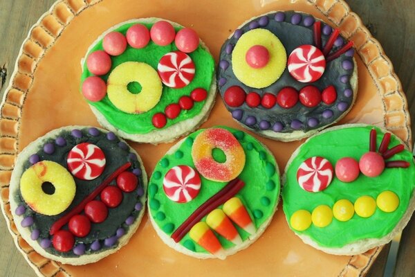 Galletas redondas divertidas en forma de caras