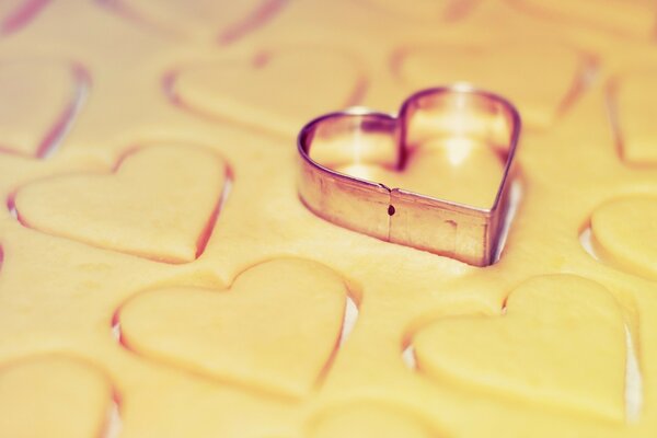 Hacer deliciosas galletas en forma de corazón