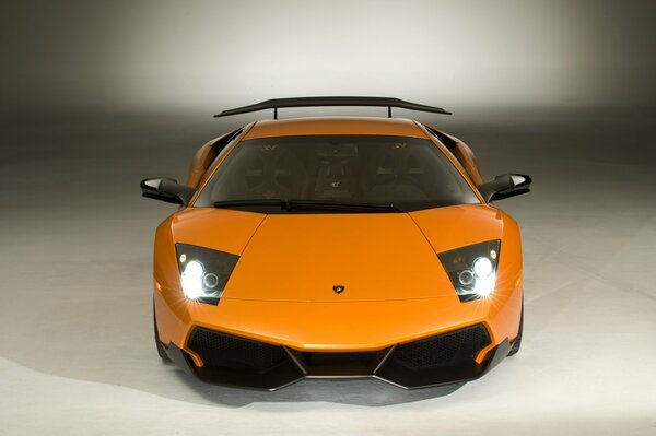 Voiture de sport Lamborghini murcielago orange