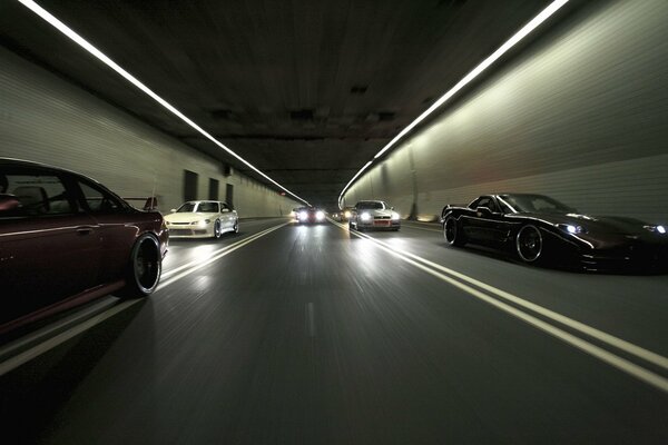 A large number of cars are moving into the tunnels