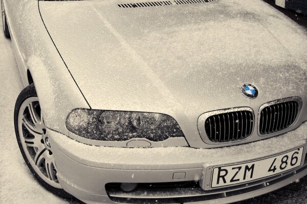 BMV parachoques delantero en la nieve