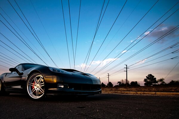 Coche chevrolet contra el cielo