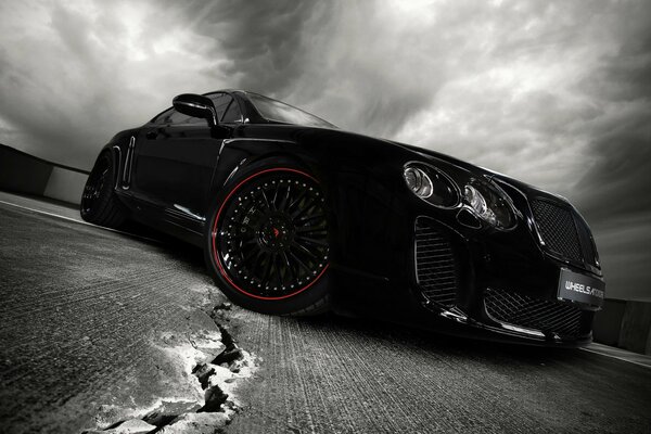 Image d une voiture de sport noire