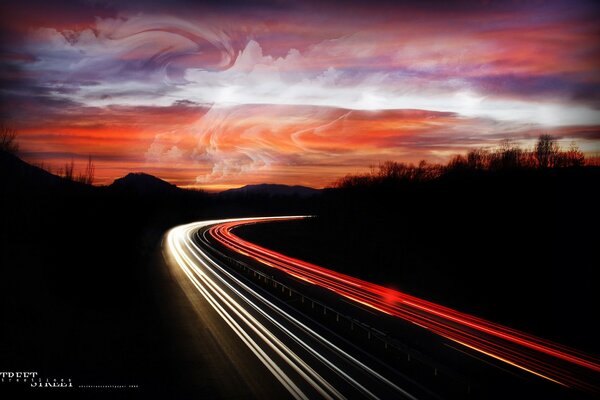 Feux de route de nuit de l autoroute