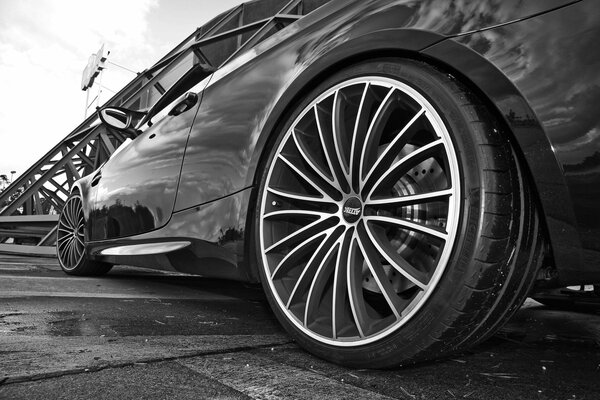 Schwarz-weiß-Räder von bmw street shooting