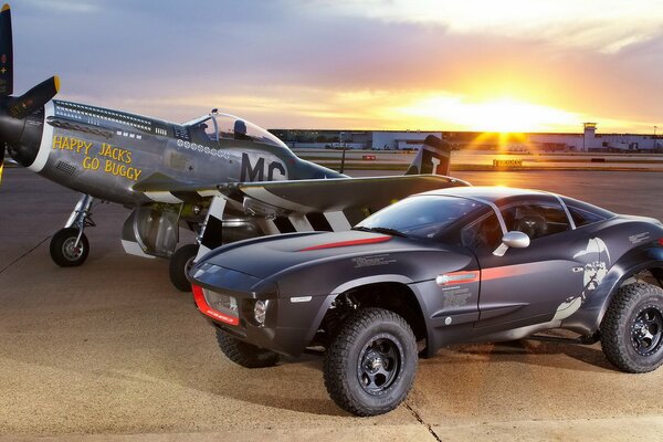 Coucher de soleil dans un champ d avion Jeep