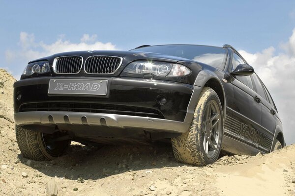 La BMW passerà ovunque. Strade sabbiose