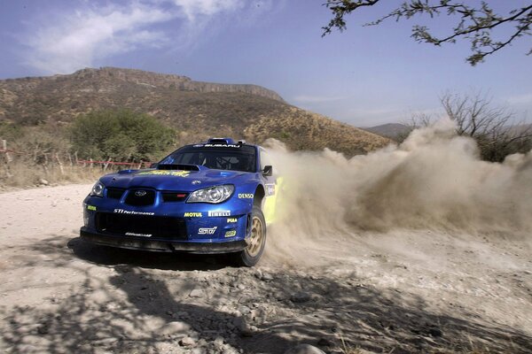 Subaru a pris un virage pendant la course