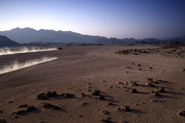 Deserto. Montagna. Silenzio. Solitudine