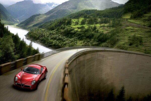 El increíble alfa Romeo rompe el viento