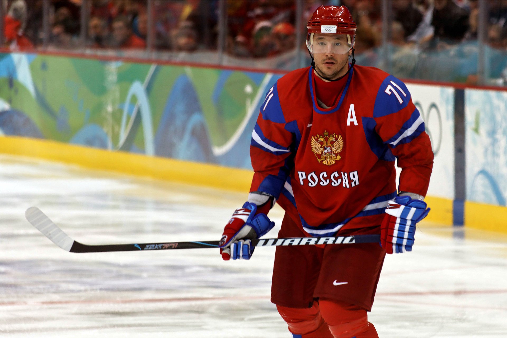 ilya kovalchuk uniforme hockey palo hielo equipo nacional de rusia jugador de hockey escudo de armas casco fondo de pantalla