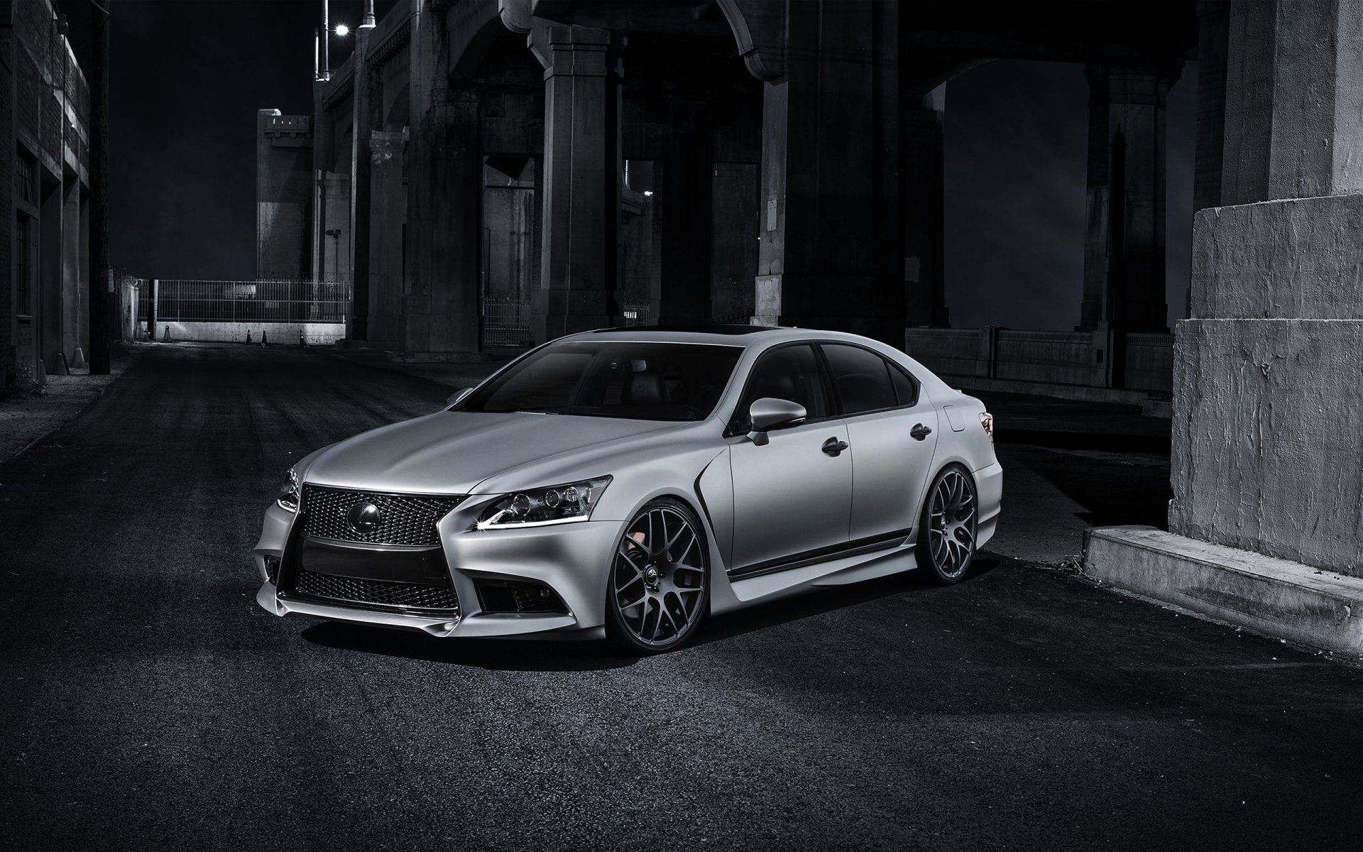 lexus ls 460 f-sport fünf ah auto tuning motorhaube nacht gasse