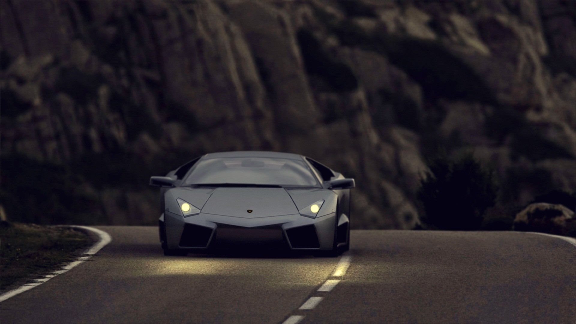 lamborghini reventon phares lumière route montagnes