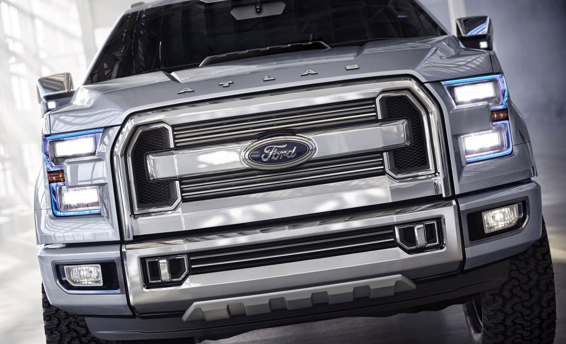 ford atlas-c jeep anteriore logo griglia fari