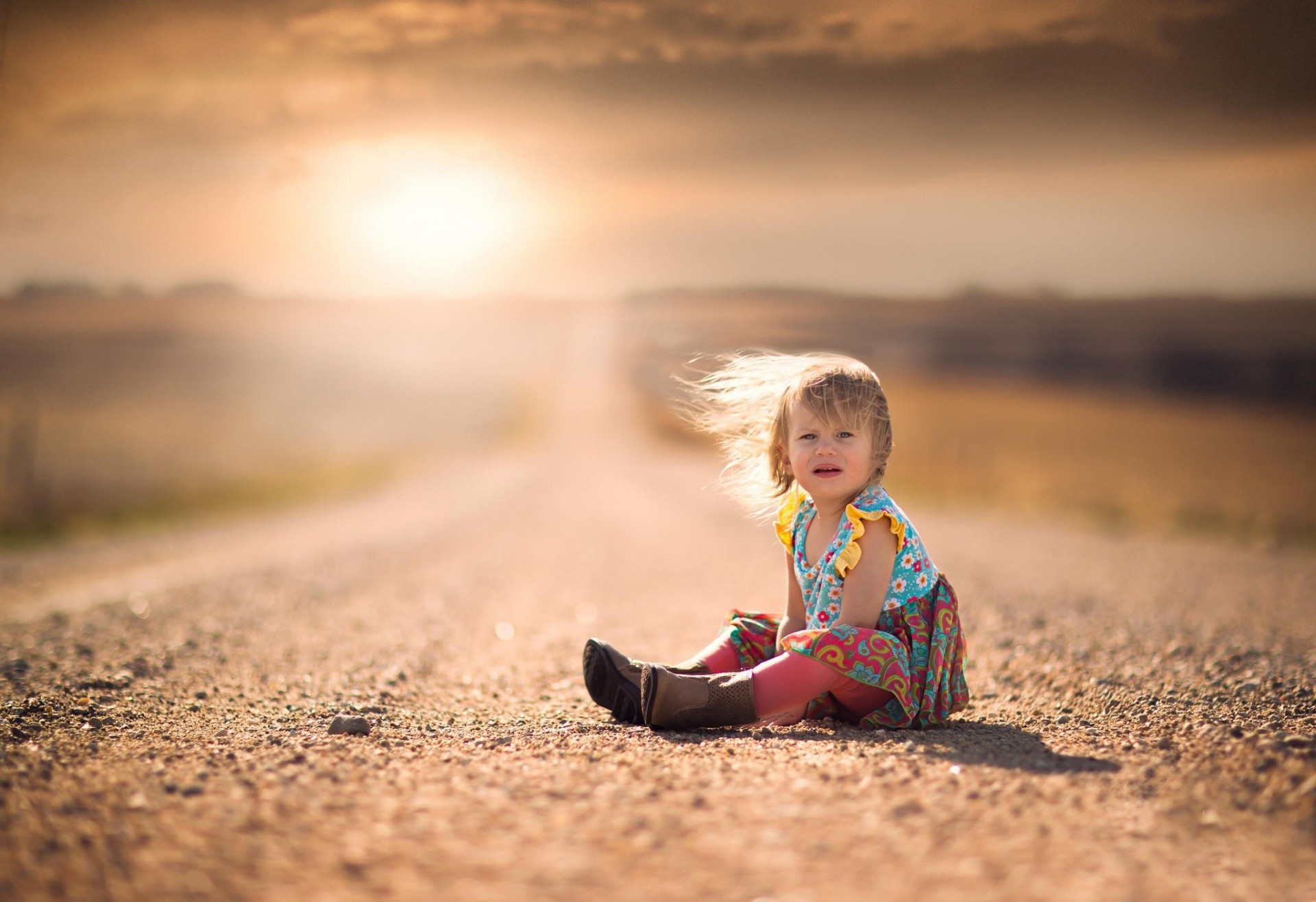 positif fille coucher de soleil nature photo route enfant