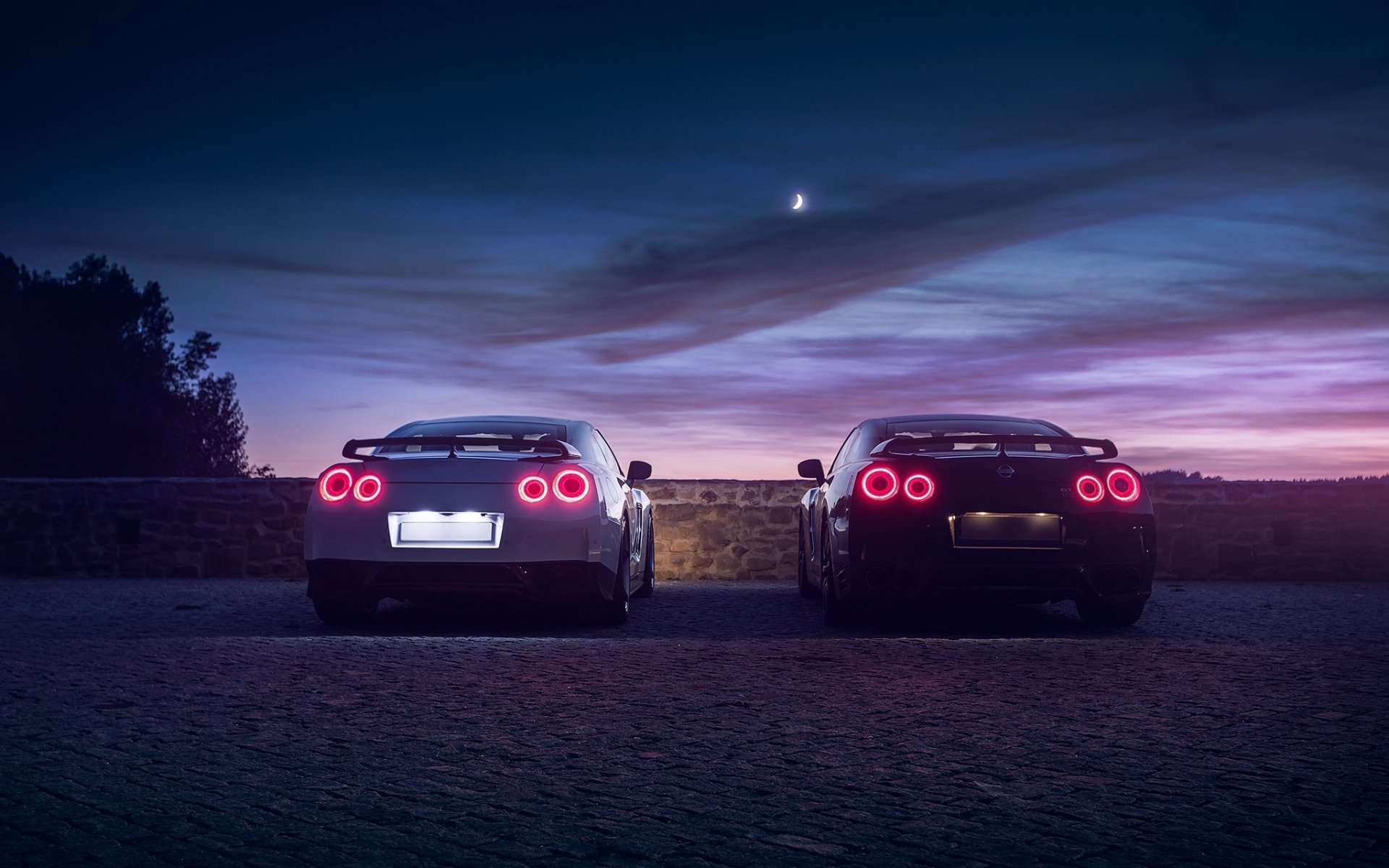 nissan r35 gtr czarny biały światła nigth tylne księżyc niebo