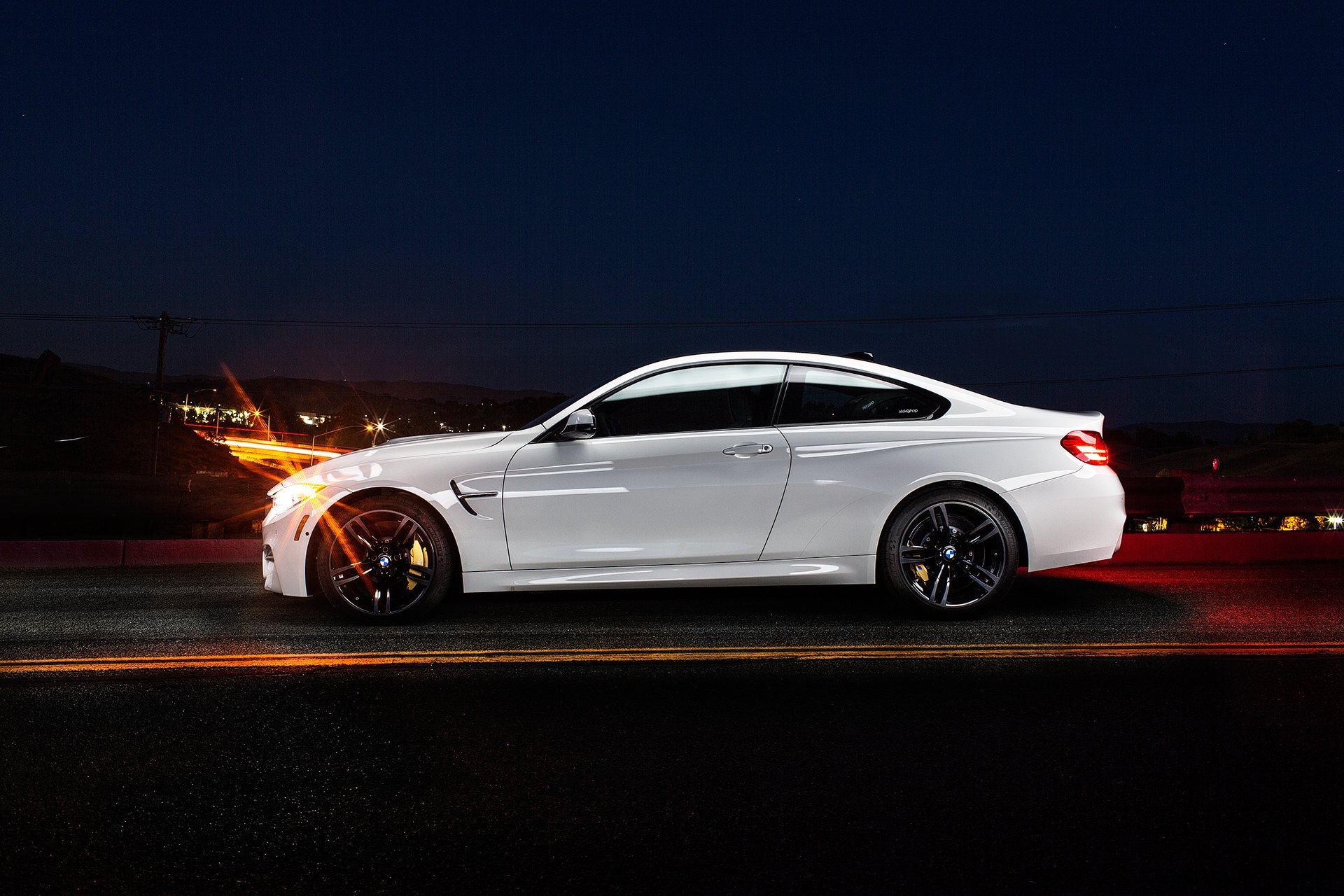 bmw m4 coupe f82 perfil blanco bmw noche