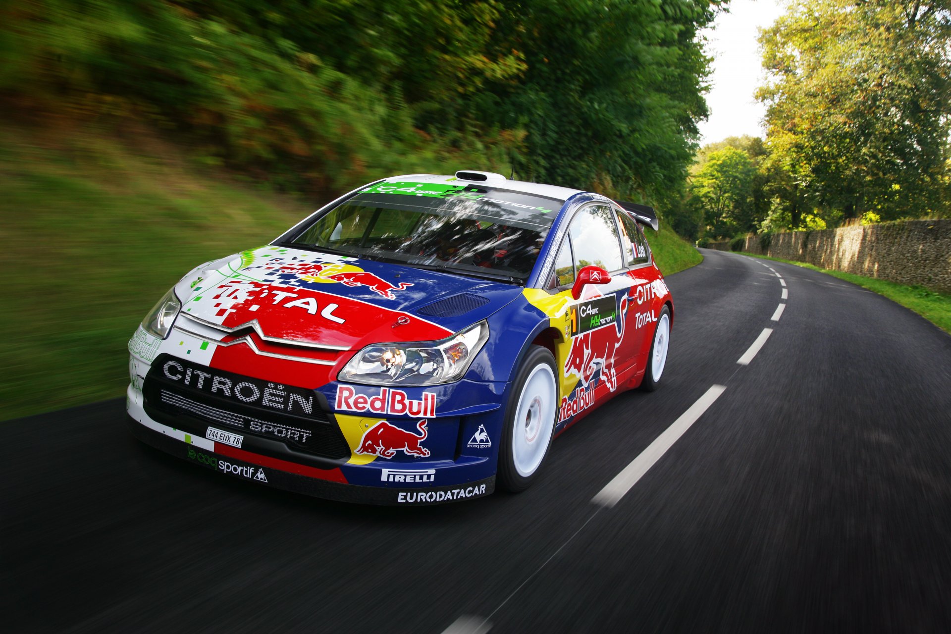 citroen c4 rally s. loeb coche toro rojo frente carretera velocidad