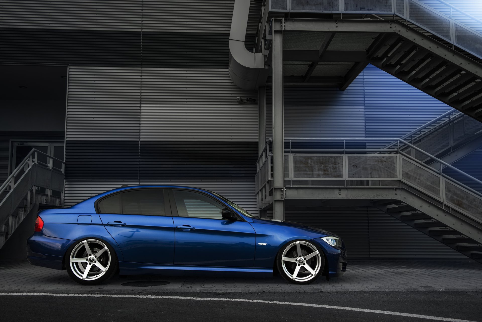 bmw e90 tief konkav bmw blau tuning felgen rollen