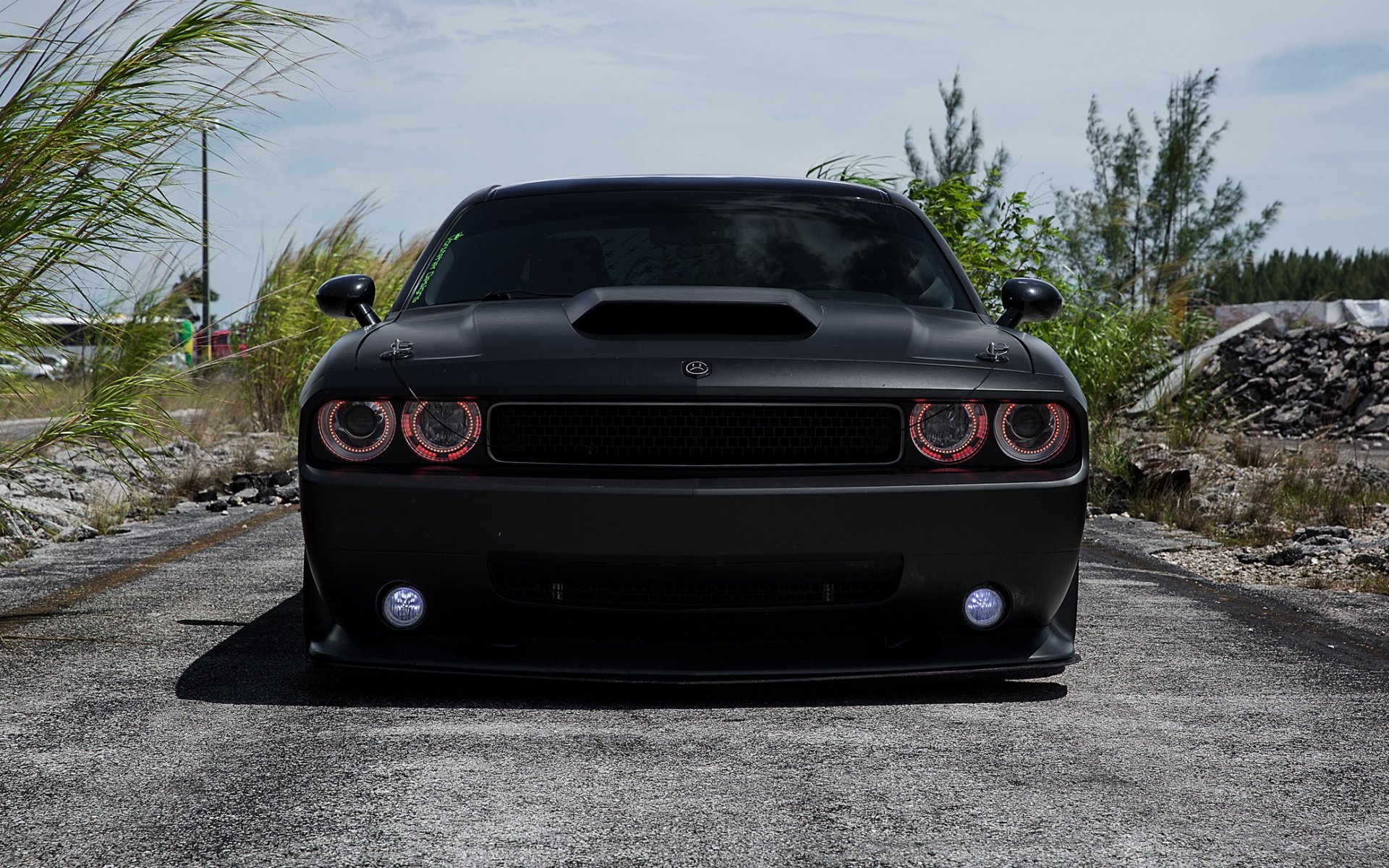 dodge challenger srt8 auto tuning schwarz matt muscle car front