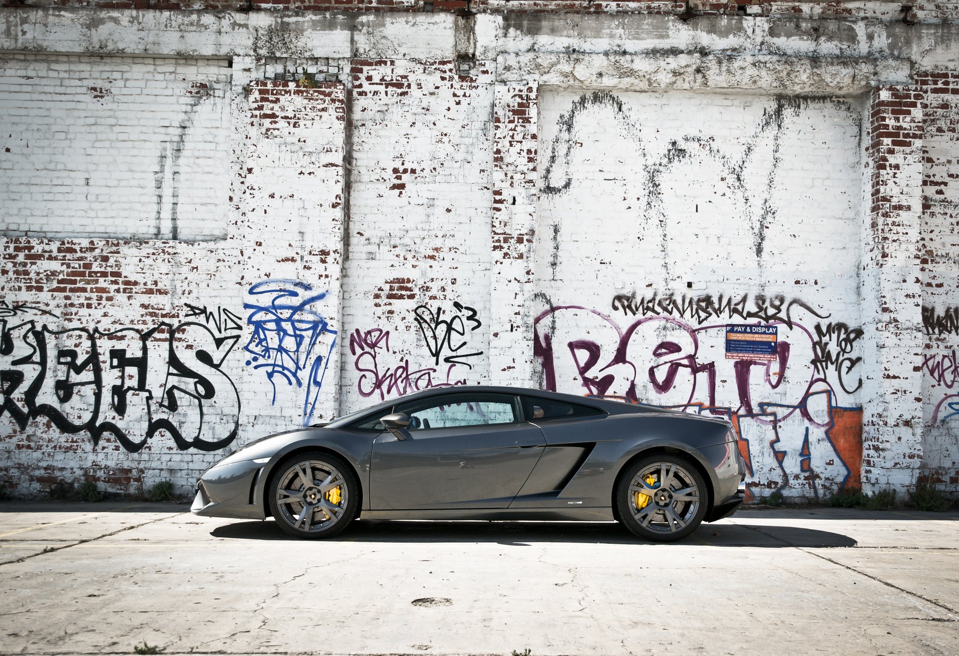 lamborghini gallardo lp560-4 gris lamborghini gaiardo perfil pinzas amarillas pared grafitti