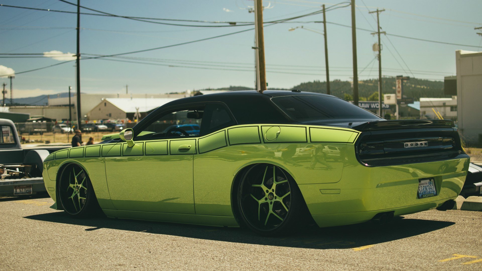 dodge challenger srt8 392 miasto ulica