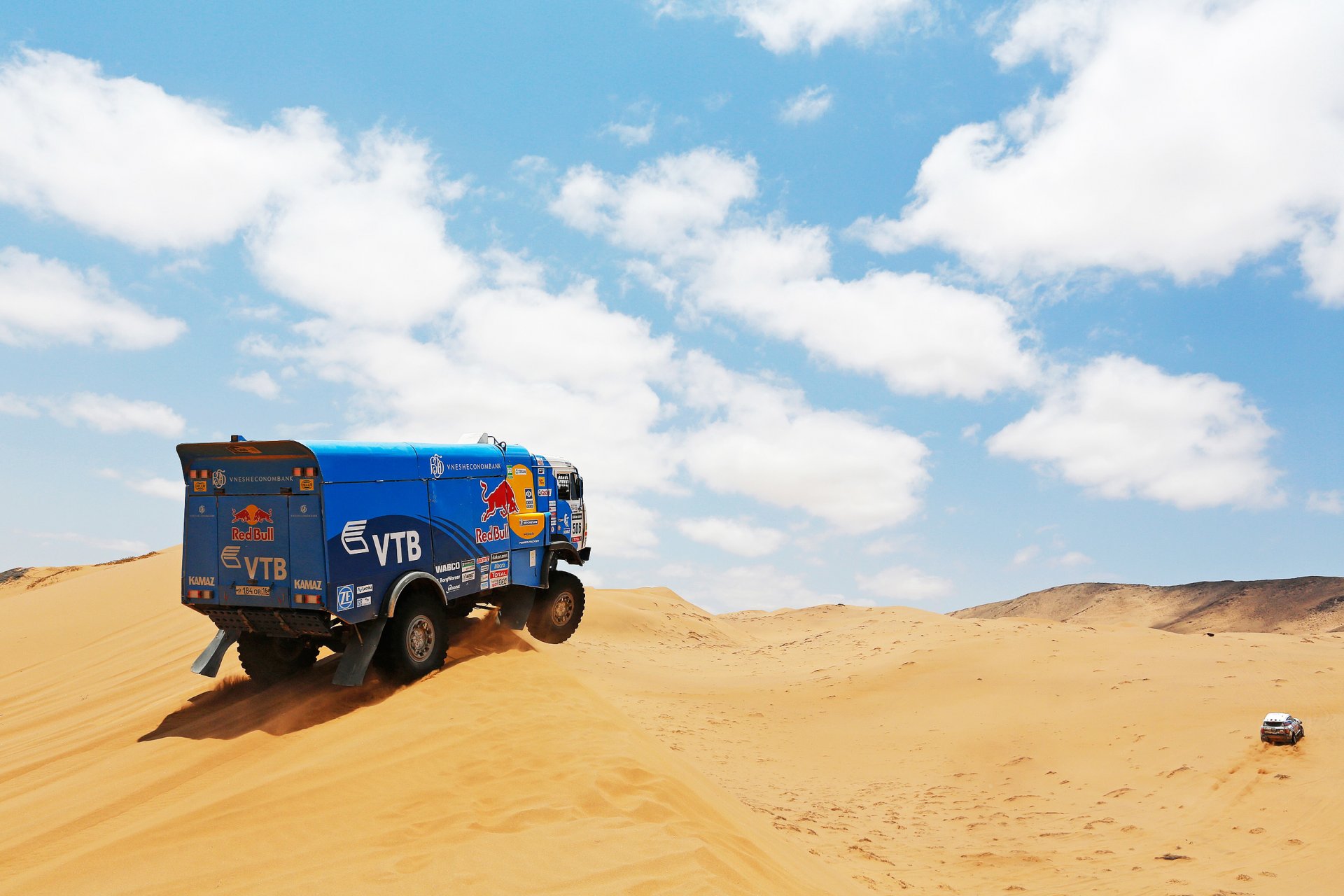 kamaz dakar rally 2014 truck machine dune sand clouds blue sports race