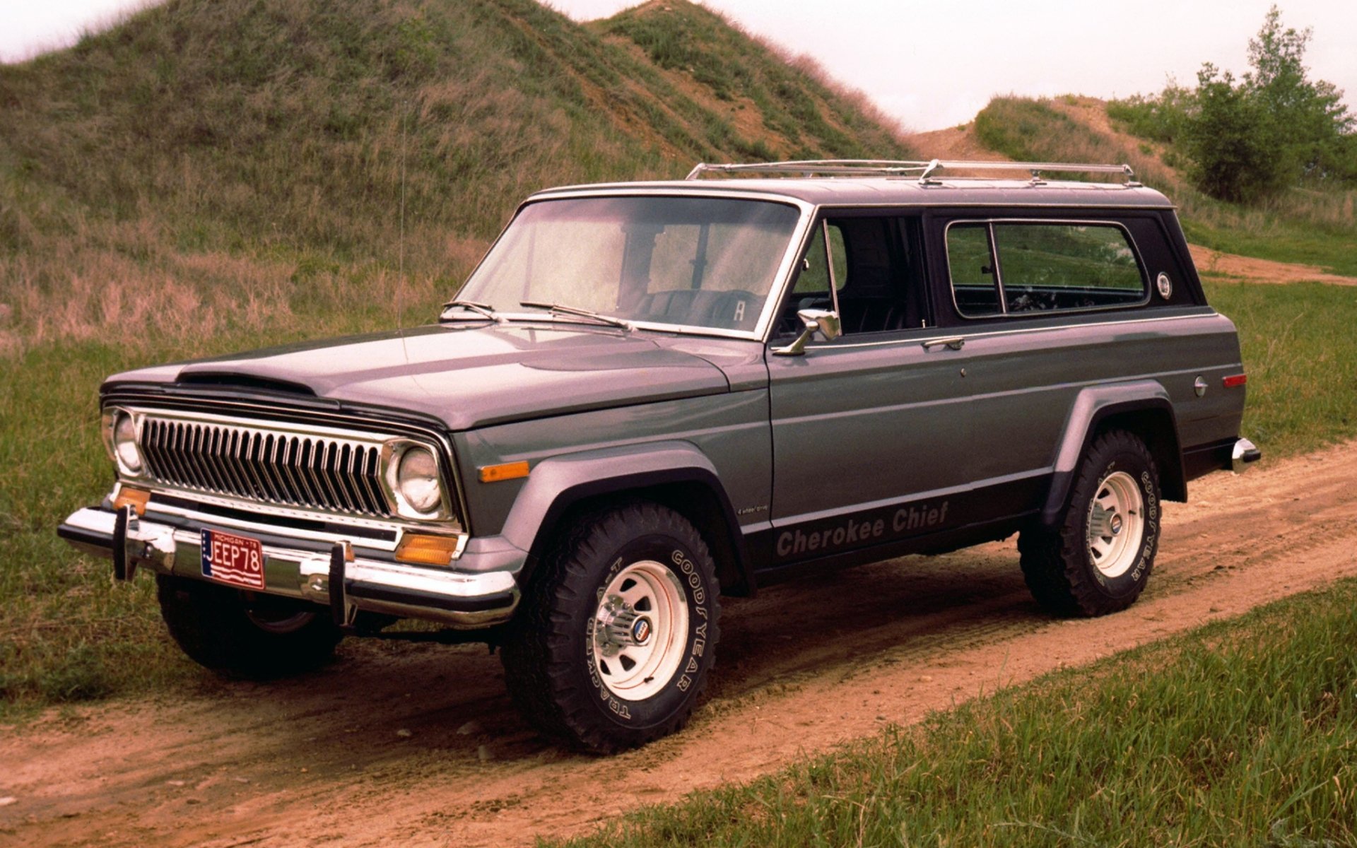 jeep cherokee main 1976 cherokee suv front straße hügel hintergrund