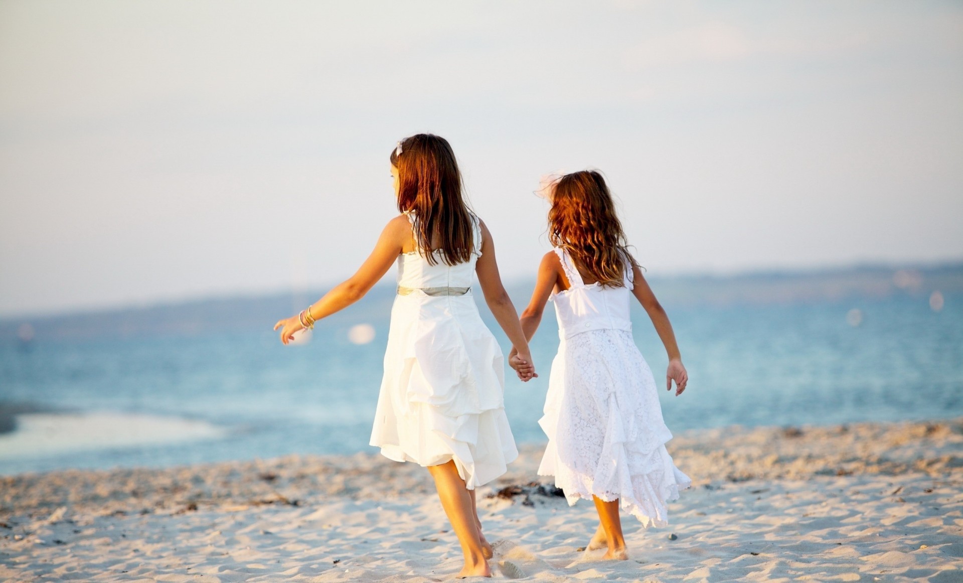 copines plage humeur enfants arrière-plan été sœurs fille rivière vague mer s habiller papier peint sable