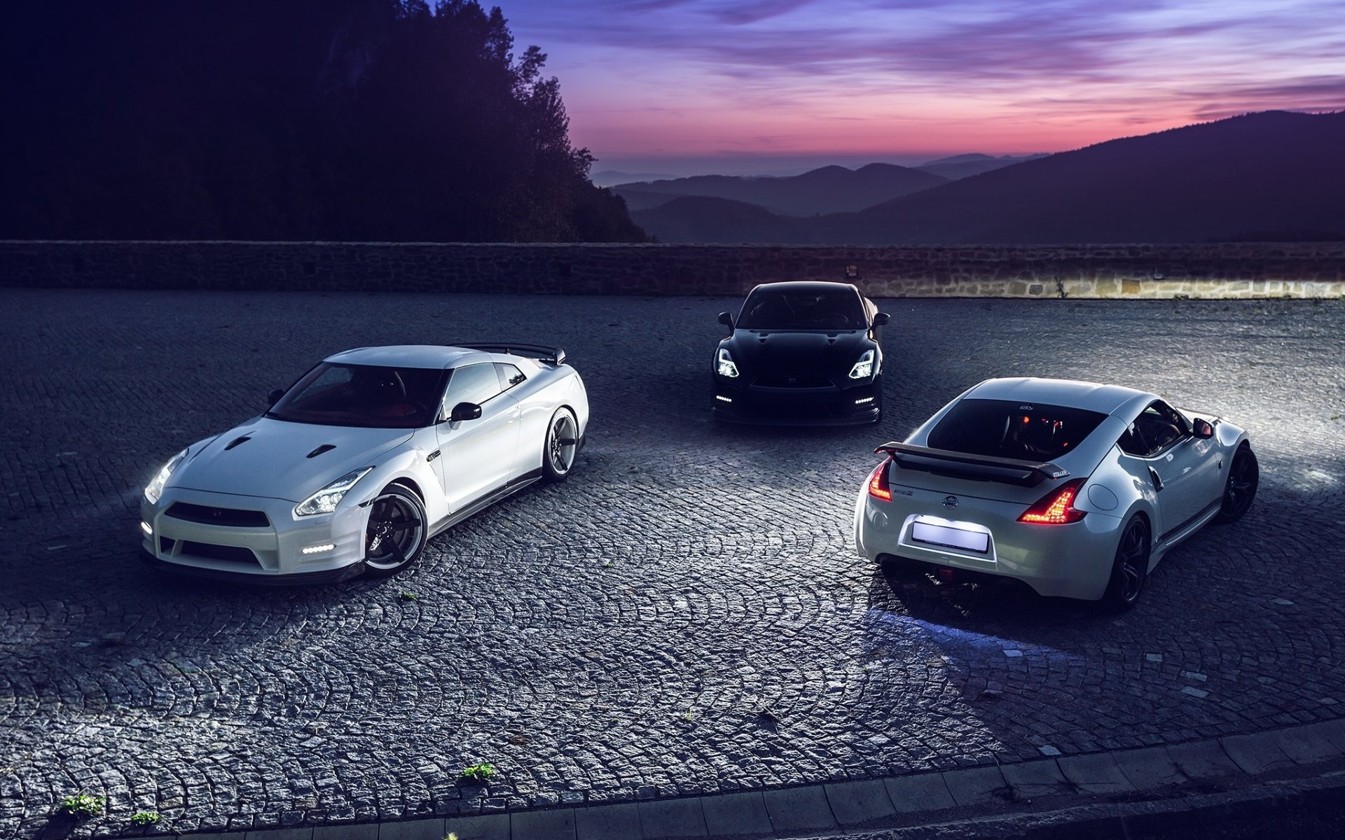 nissan r35 rtm 370z noir blanc lumières nigth avant arrière lune ciel montagne