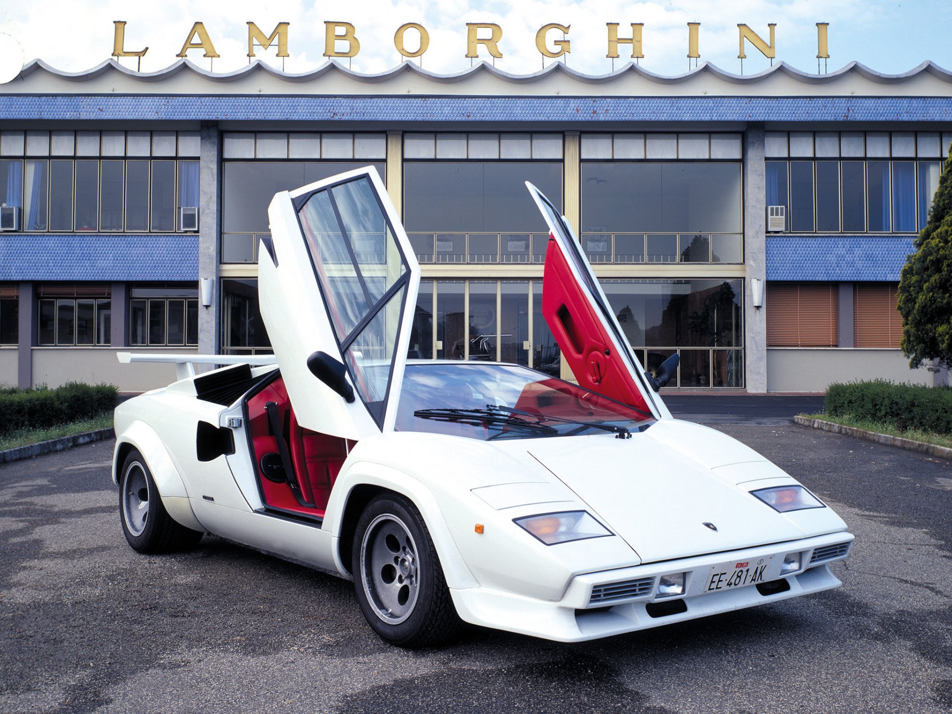 lamborghini countach lp5000 sec lamborghini countach porta edificio