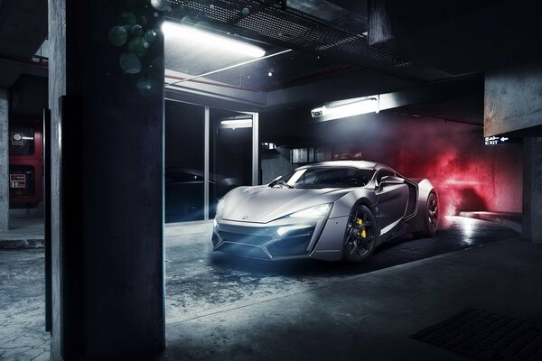 Superdeportivo lykan hypersport plateado