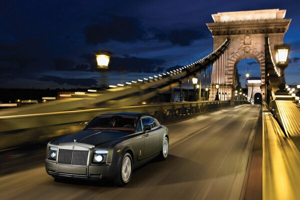 Rolls Royce on the bridge to suffer quickly