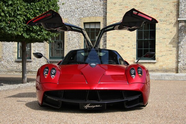 Decorare qualsiasi paesaggio supercar Pagani huayra