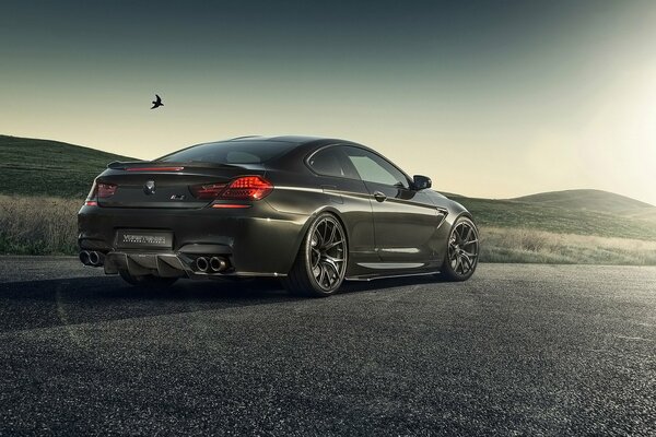 BMW vorsteiner auf glattem Asphalt