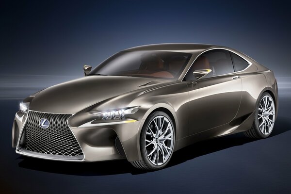 Lexus in versione grigia su sfondo uniforme