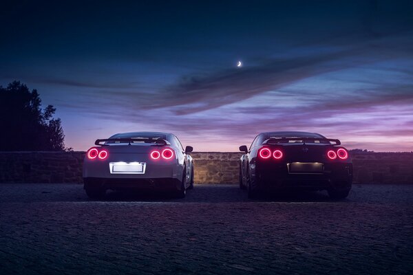 Автомобиль сзади nissan r35 гтп черный белый