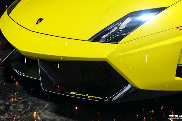 Paraurti lamborghini giallo con fari lucidi