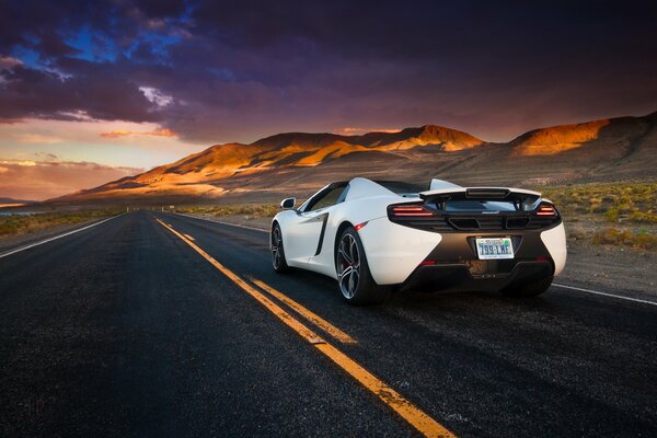 Photo promotionnelle d une voiture étrangère supercar