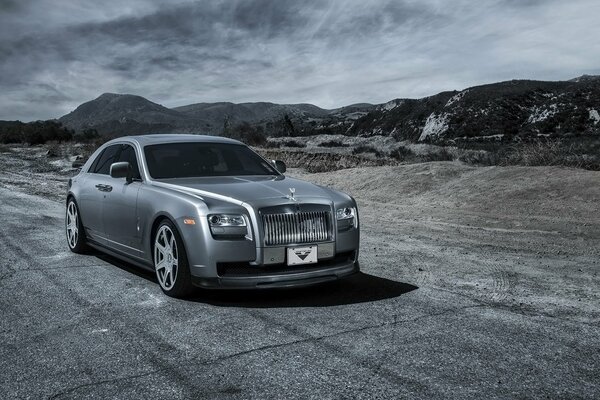 Coche fantasma, rolls royce plateado