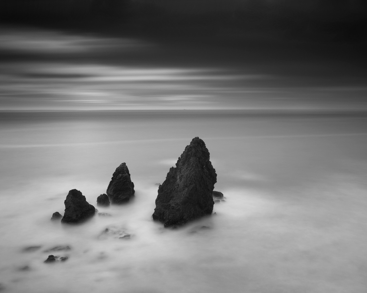 noir et blanc roches horizon